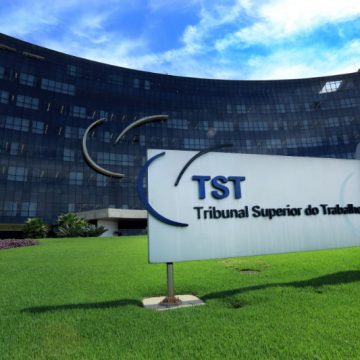 TST mantém suspensão de penhora de aposentadoria de casal que recebe salário mínimo