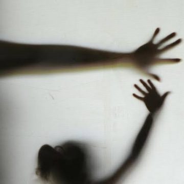Pandemia dificulta denúncia de violência sexual contra crianças e adolescentes, revela relatório