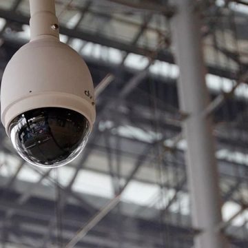 Acusado de furtar câmera de vigilância é absolvido por falta de imagens