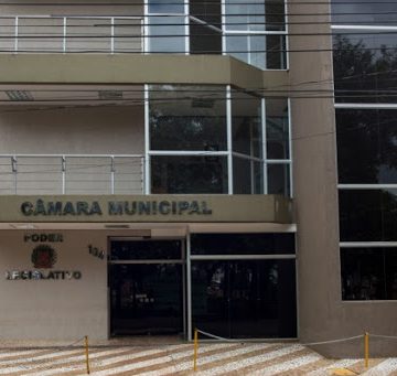 Prefeitura atrasa e Câmara promulga lei de igreja essencial em Iracemápolis