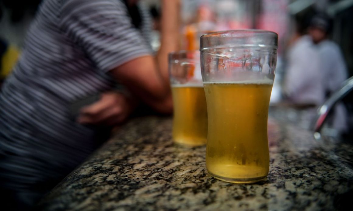 Projeto veda administração pública de adquirir bebidas alcoólicas em licitações
