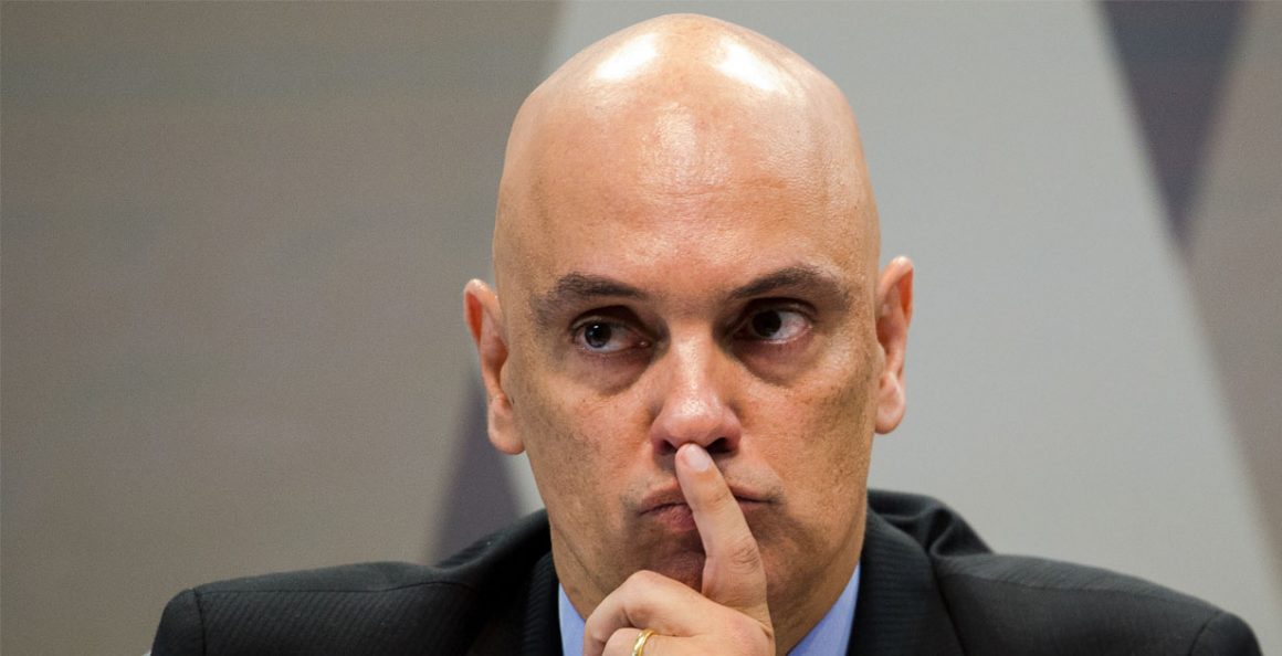 Bolsonaro envia pedido de impeachment de Moraes ao Senado