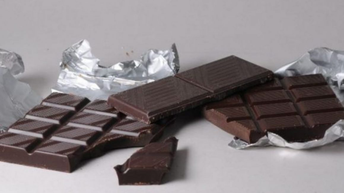Mulher que tentou sair de mercado de Limeira com 33 barras de chocolate é condenada