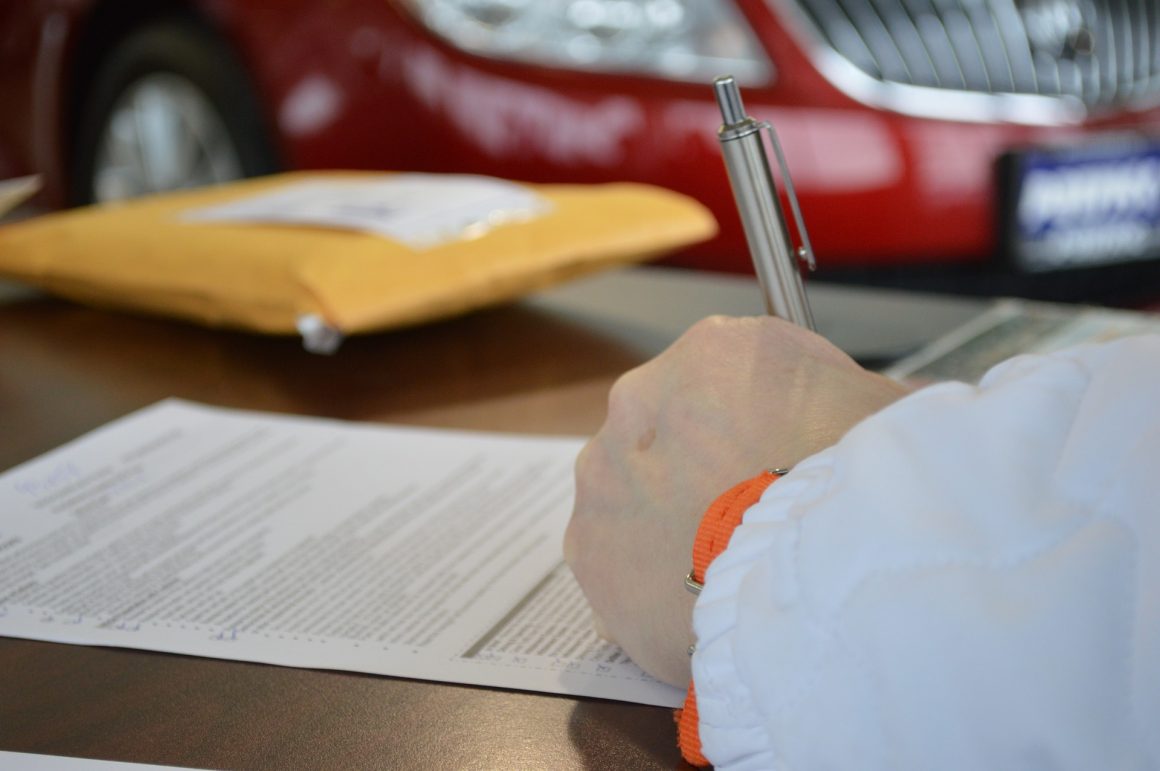 Financiamento de veículo inclui seguro e limeirense processa por venda casada e abuso de taxas