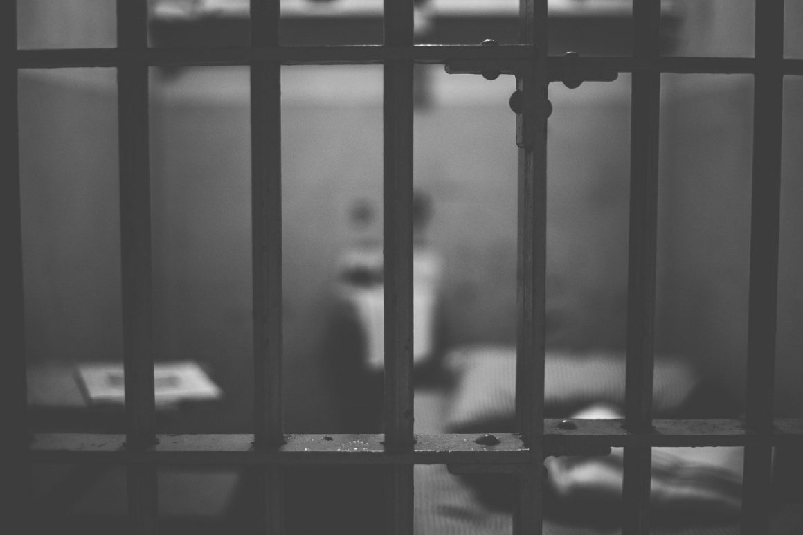 Justiça condena 3 por tortura em manter menino acorrentado a barril em Campinas