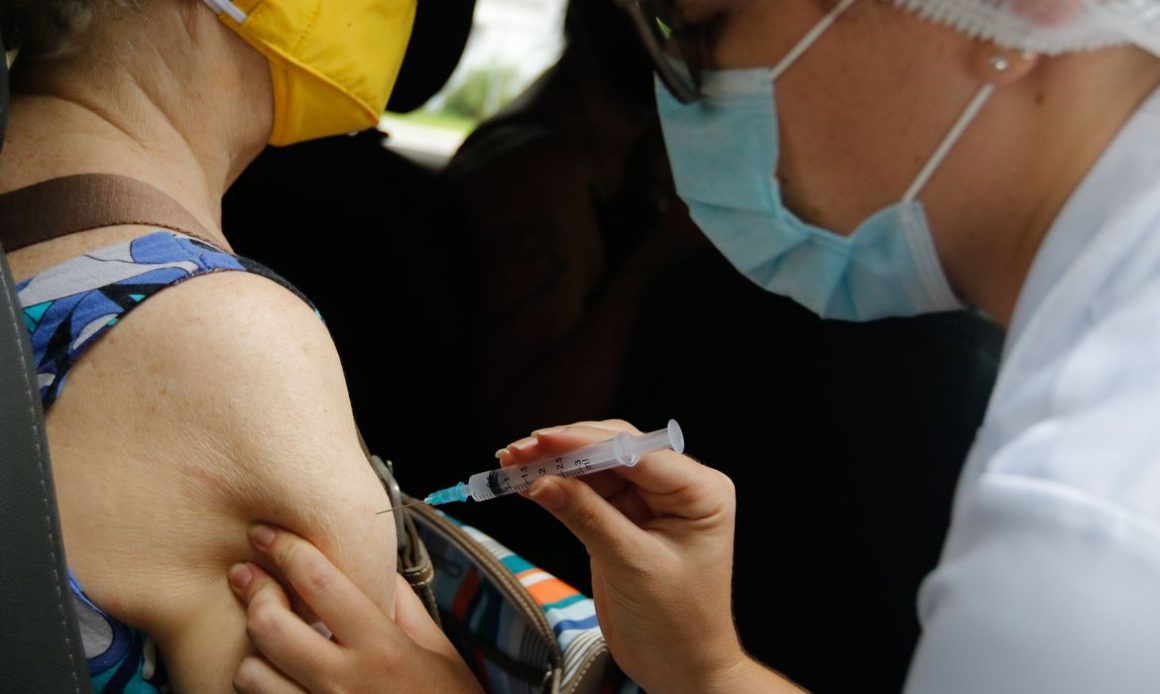 Limeira inicia hoje vacinação de pessoas com comorbidades ou deficiência permanente com 50 anos