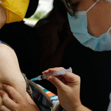 Piracicaba começa na segunda a agendar vacinação para idosos com 72 anos