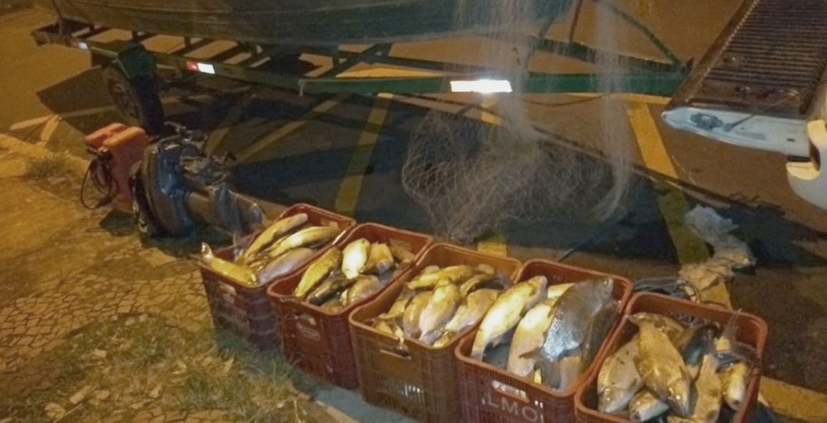 PM Ambiental surpreende pesca ilegal de 200 quilos de peixe no Rio Piracicaba