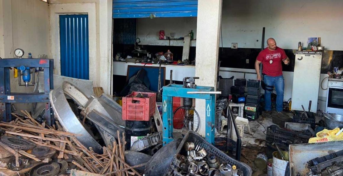Contra furtos de fios da Vivo em Limeira, Polícia Civil faz operação em comércios de sucatas
