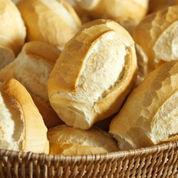 Escolas estaduais podem ser obrigadas a fornecer pão francês aos alunos