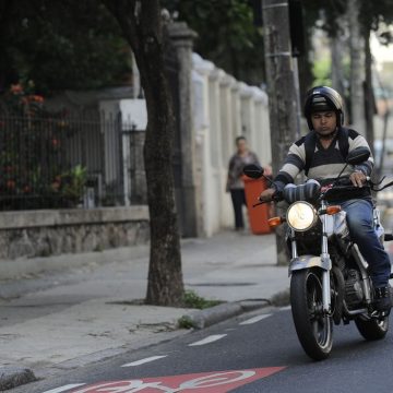 Vai mudar: criança levada em moto somente a partir de 10 anos