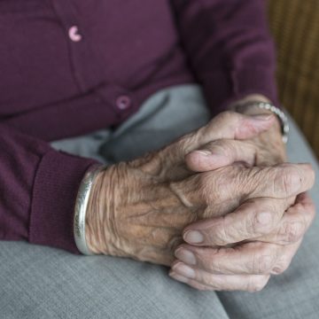 Vereadora cobra Prefeitura de Limeira sobre lei de formação de cuidadores de idosos