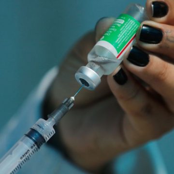 Limeira faz plantão de vacinação contra Covid-19 e gripe