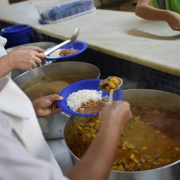 Bom Prato renova por 6 meses alimentação gratuita à população de rua em Limeira