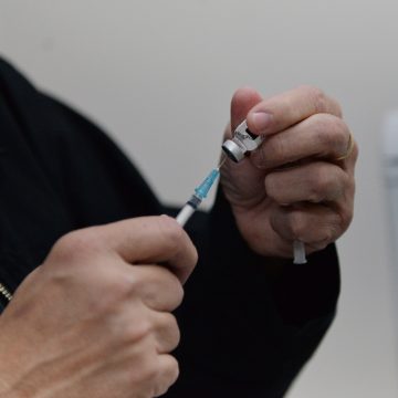 Prometida por Doria para hoje, Limeira aguarda vacinas autorizadas para aplicar dose extra