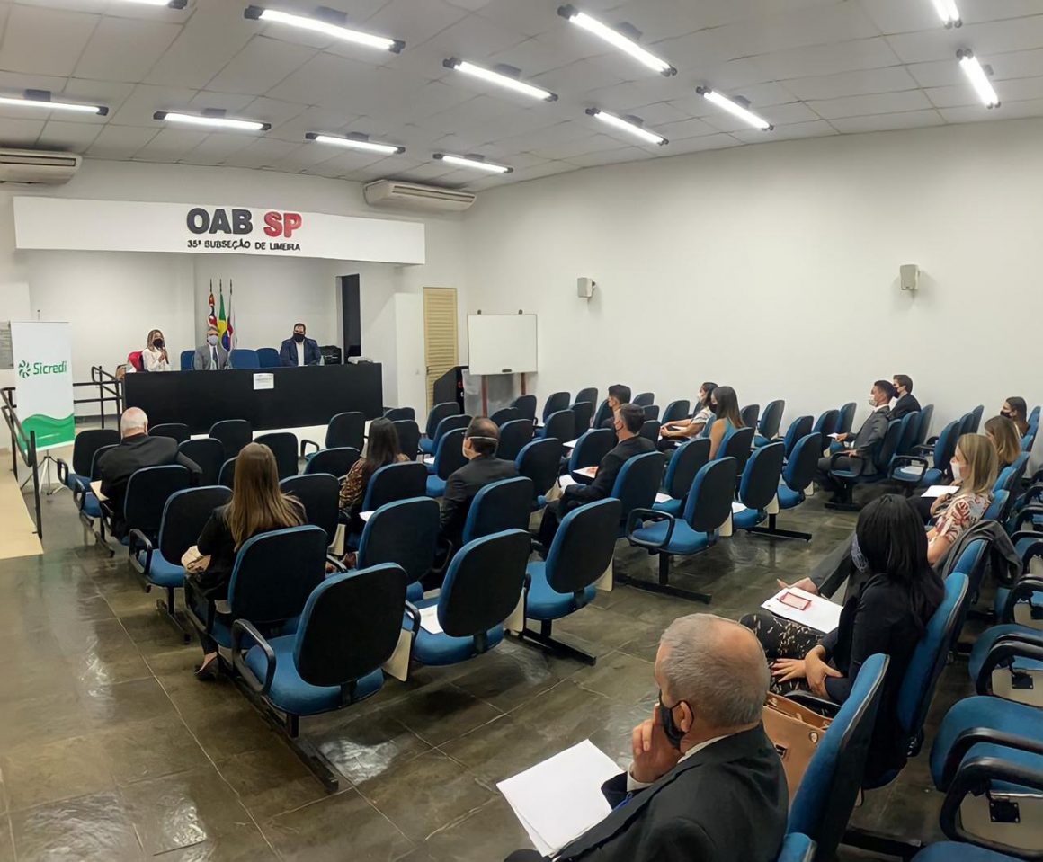 OAB Limeira faz nova entrega de carteiras e oficializa 18 novos operadores do Direito