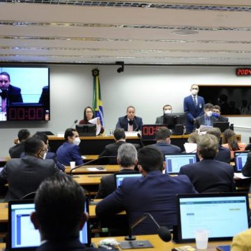 Comissão especial aprova novas regras eleitorais com a criação do “distritão”