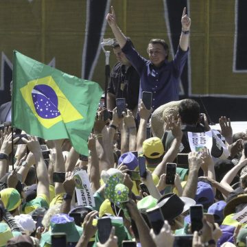 Bolsonaro xinga Alexandre e promete desobedecer ordem judicial em discurso a manifestantes