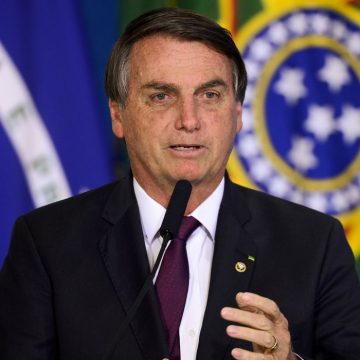 Bolsonaro assina indulto de Natal e contempla agentes de segurança