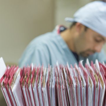 Senado aprova salário mínimo inicial de R$ 4.750 a enfermeiros nas redes pública e privada