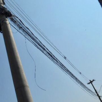 Cordeirópolis cobra concessionária para retirada de fios soltos na rede de energia elétrica