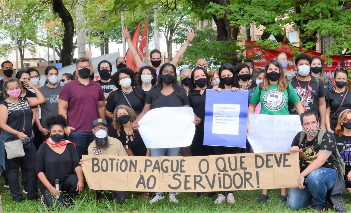 À espera de acordo, professores celetistas em Limeira mantêm estado de greve