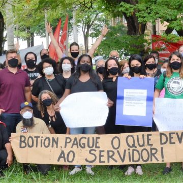 À espera de acordo, professores celetistas em Limeira mantêm estado de greve