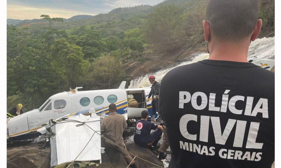 Avião que transportava Marília Mendonça é retirado de local