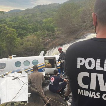 Avião que transportava Marília Mendonça é retirado de local