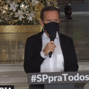 Doria desobriga uso de máscara ao ar livre a partir de 11 de dezembro