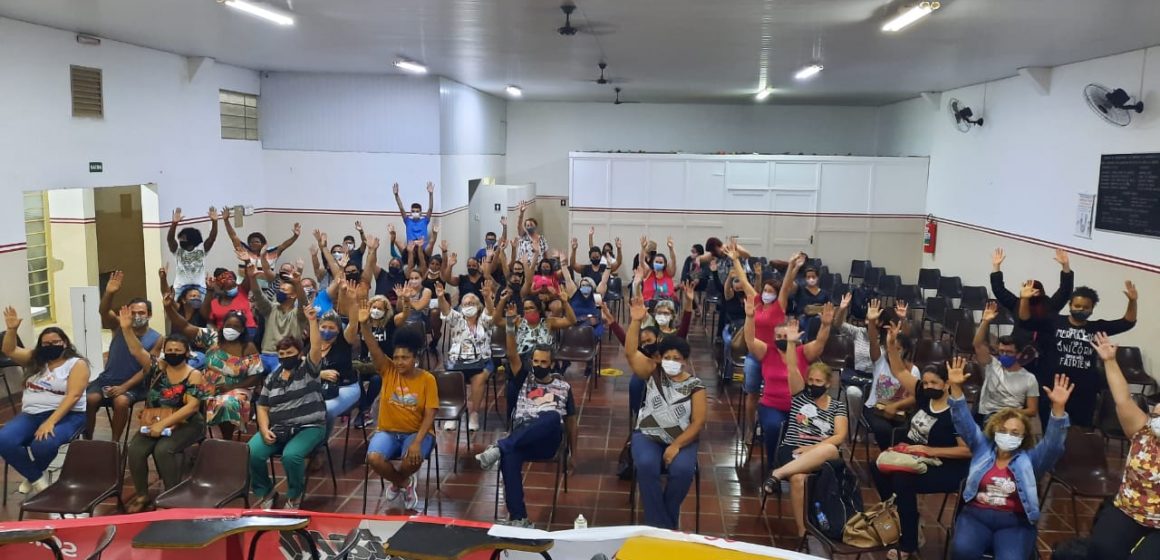 Servidores de Limeira aprovam estado de greve