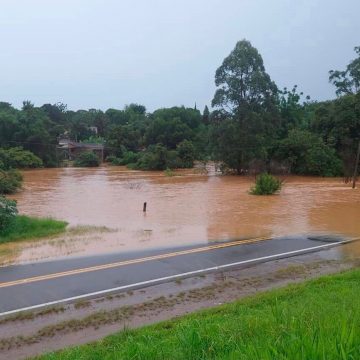 Capivari tem maior enchente em 50 anos e vive caos no trânsito; 500 estão desalojados