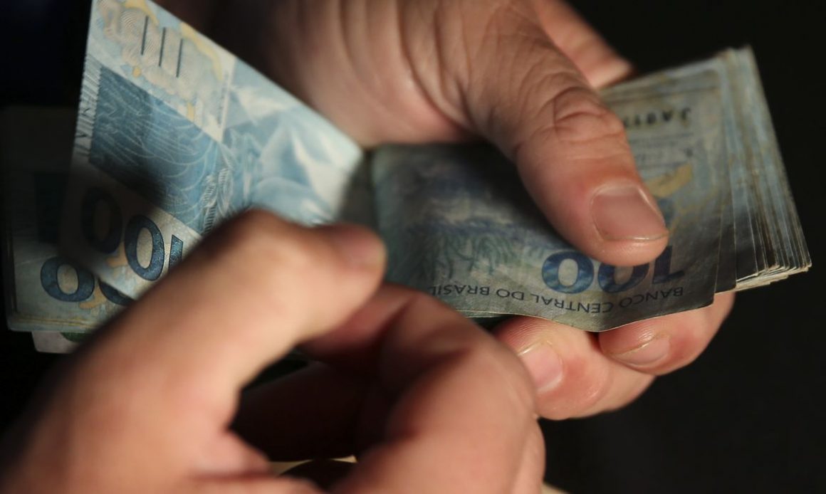 Salário mínimo vai para R$ 1.412 a partir de 1º de janeiro