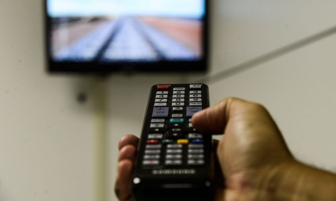 Elektro deve indenizar limeirense por oscilação elétrica que “queimou” TV
