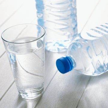 Empresa é condenada por não fornecer água potável a vigilante