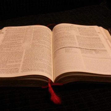 Leitura de Bíblia em sessões da Câmara Municipal de Araraquara é inconstitucional