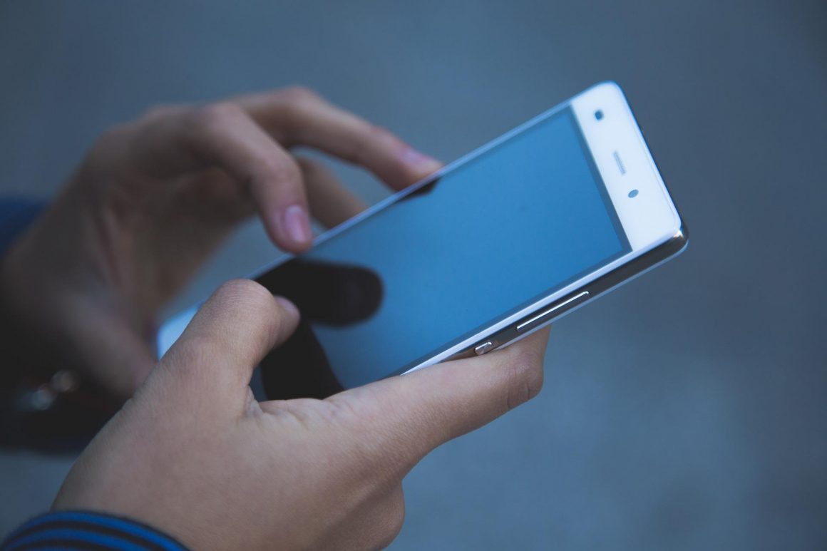 Tribunal condena Vivo a pagar danos morais a limeirense por iPhone com defeito