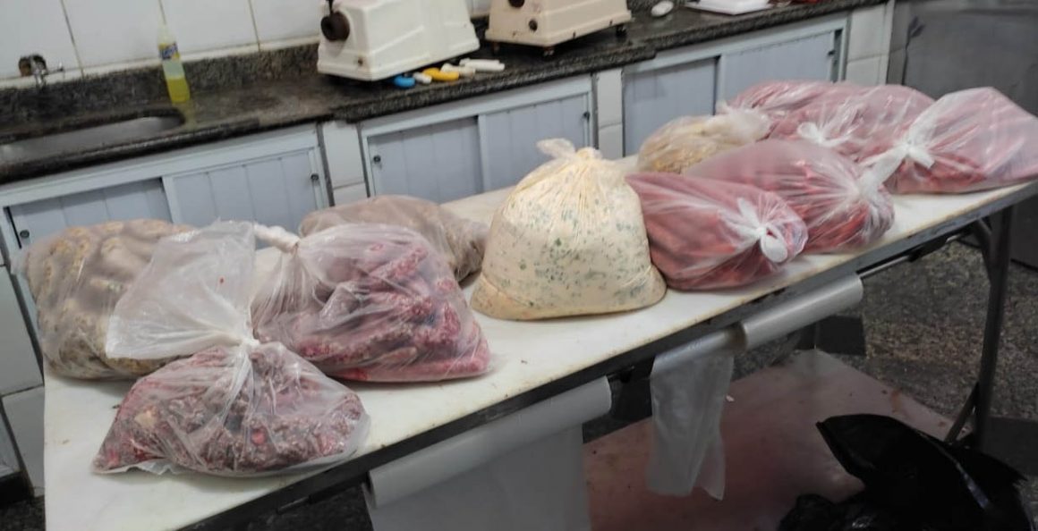Polícia Civil de Limeira prende comerciante após identificar alimentos impróprios para consumo