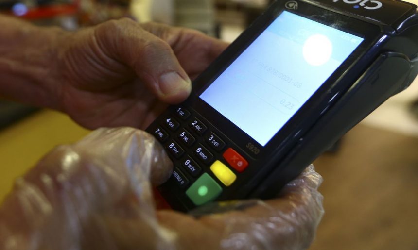 Cobrança de valor a mais na máquina de cartão de crédito vira caso de estelionato em Limeira