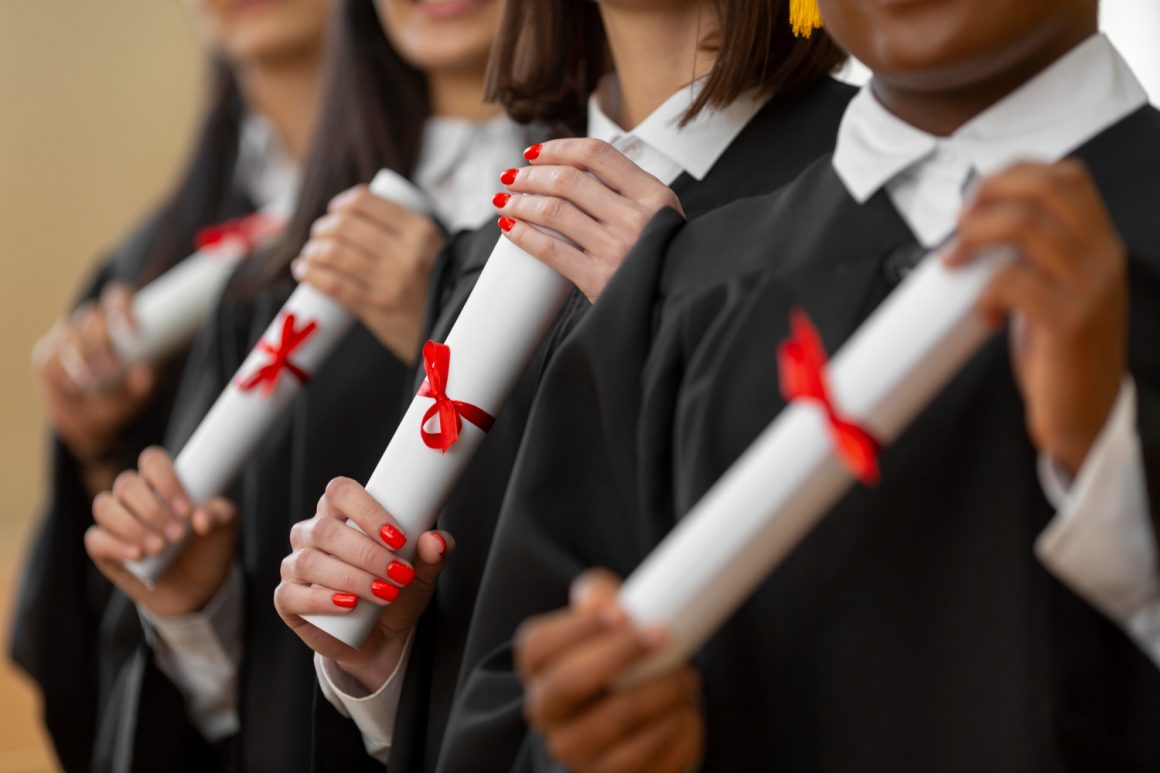 Universidade deve indenizar ex-estudante pela demora na entrega de diploma de graduação 