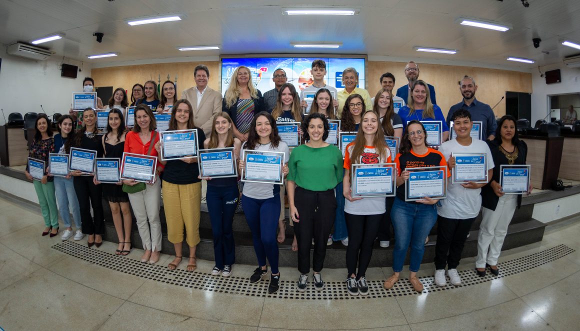 Câmara de Limeira premia vencedores do Concurso de Redação Vinícius de Moraes