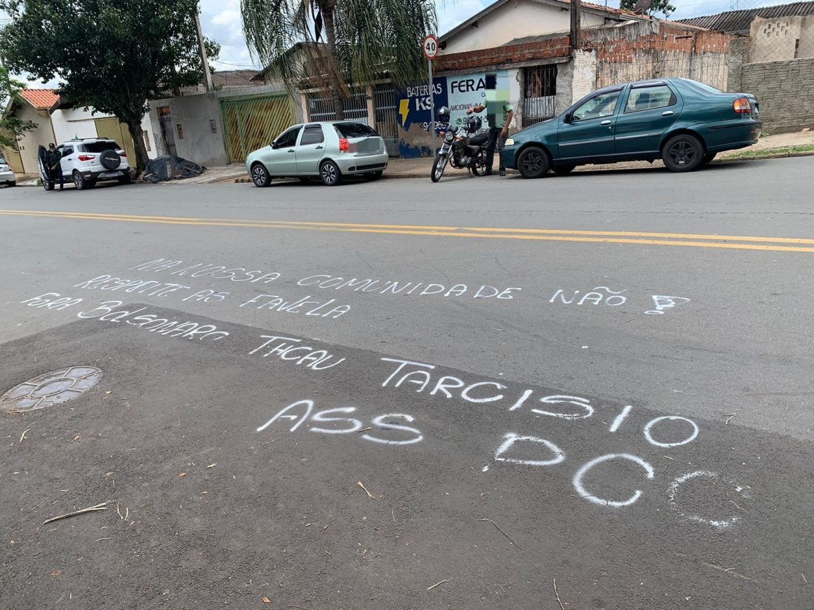 Limeira registra pichação em rua em frente à escola e manifestação institucional