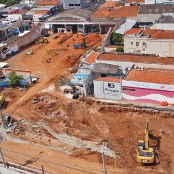 Piscinão do Mercadão: obra antecede escavação para segurança de prédios vizinhos em Limeira