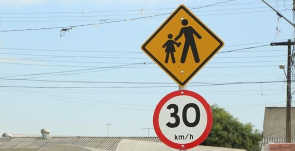 MP denuncia motorista por passar em alta velocidade ao lado de escola em Limeira