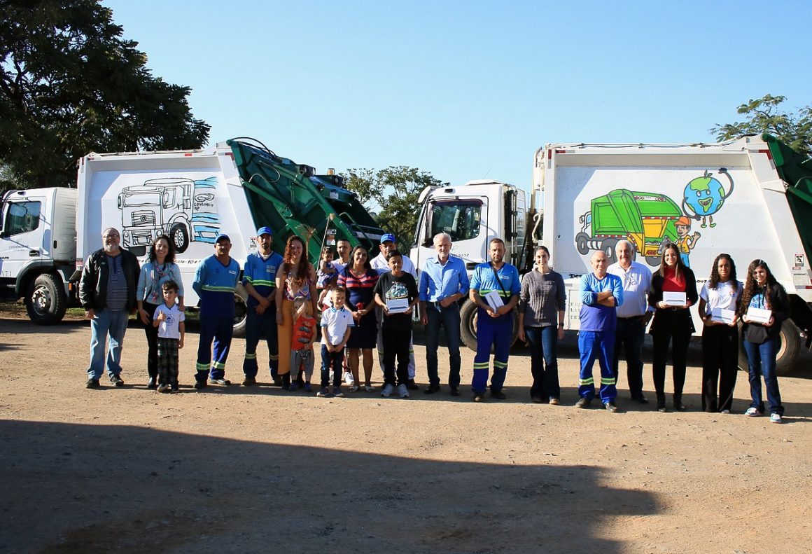 Desenhos de filhos de coletores ilustram caminhões de lixo em Limeira