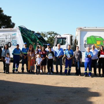 Desenhos de filhos de coletores ilustram caminhões de lixo em Limeira