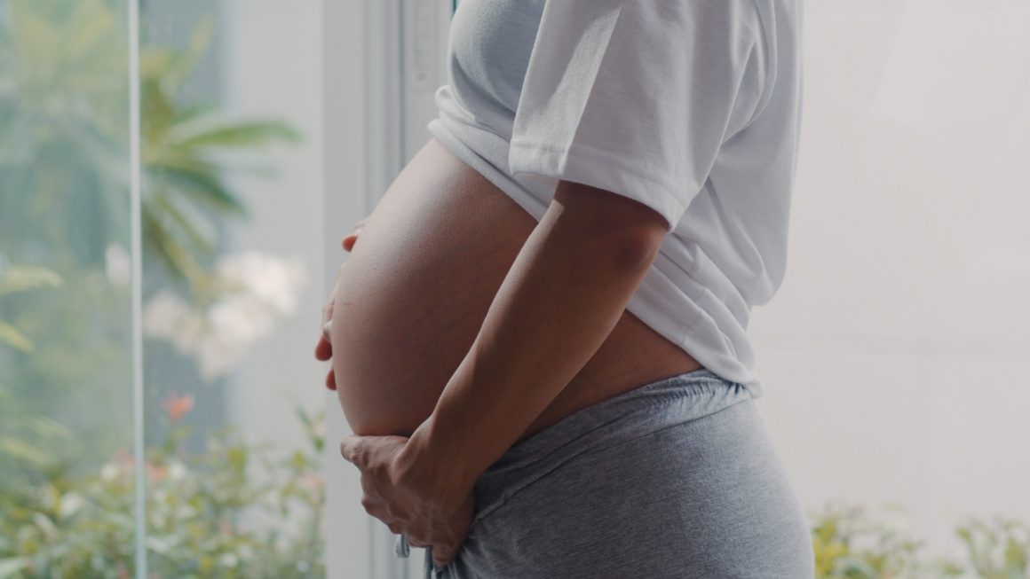 Vendedora consegue anular pedido de dispensa durante gravidez sem homologação sindical