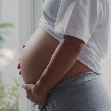 Vendedora consegue anular pedido de dispensa durante gravidez sem homologação sindical