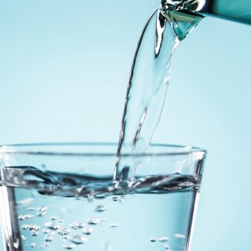 Tribunal suspende lei que obriga bar e restaurante a servir água filtrada gratuita à vontade