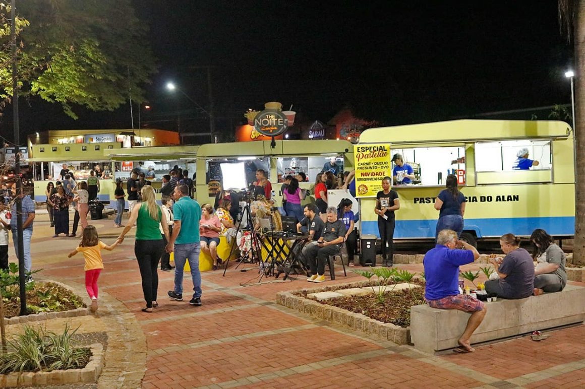Projeto quer liberar mesas e cadeiras na praça da Buzolin em Limeira